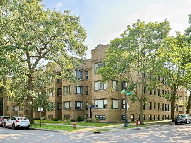 Building Photo - 913 Maple