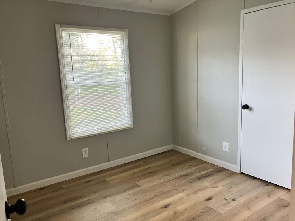 Building Photo - 19 Deerwood Park