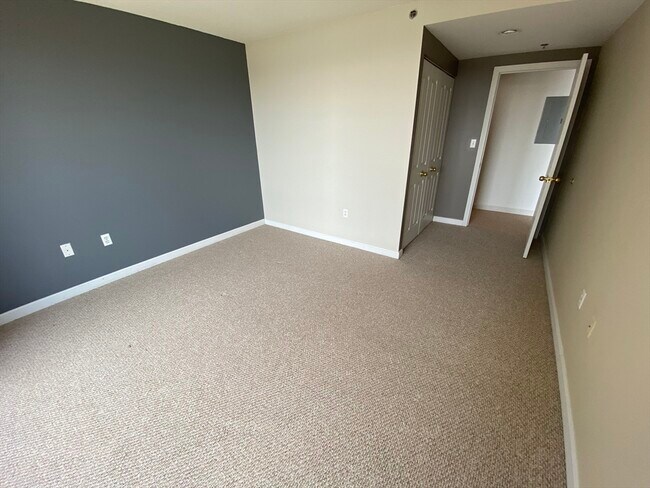 Building Photo - 10 Museum Way