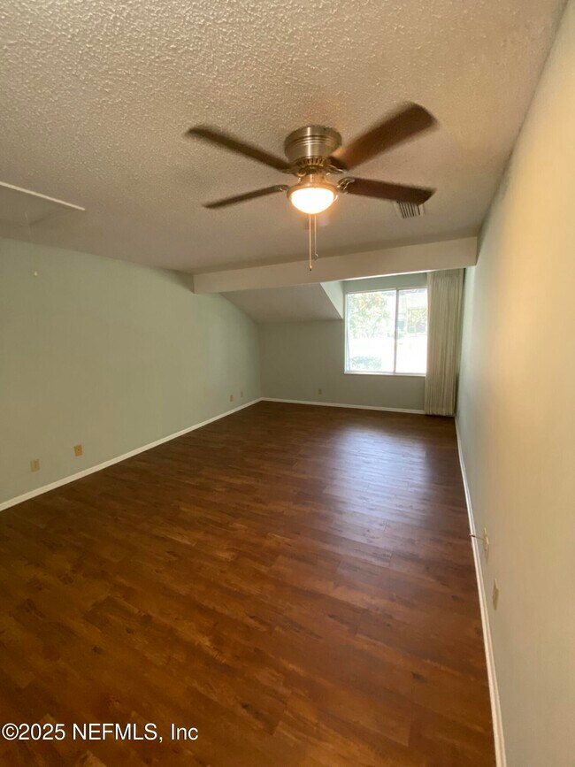 Building Photo - 6213 Lake Tahoe Dr