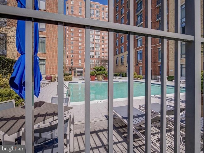 Building Photo - 520 John Carlyle St