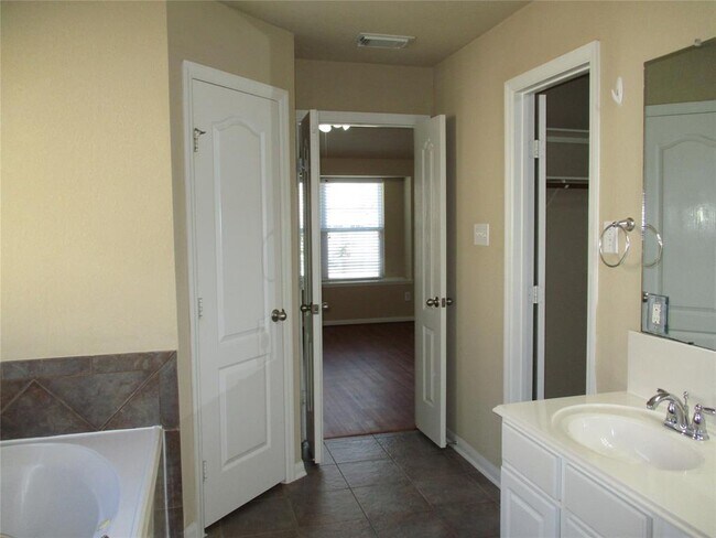 Building Photo - 13203 Barons Cove Ln