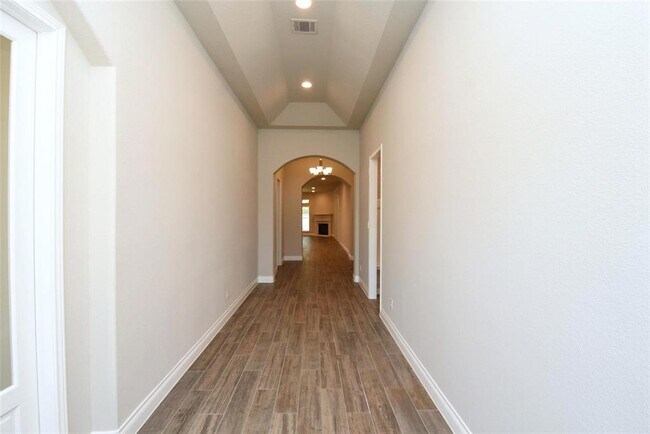 Building Photo - 221 Red Petal Wy