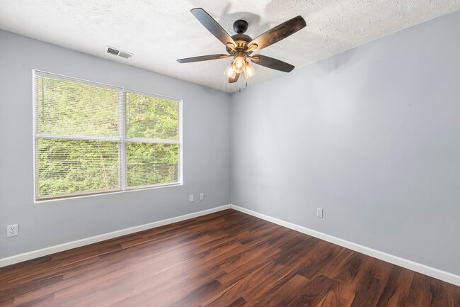 Building Photo - 3247 Fairington Dr