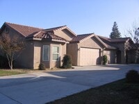 Building Photo - 4723 W Clinton Ave