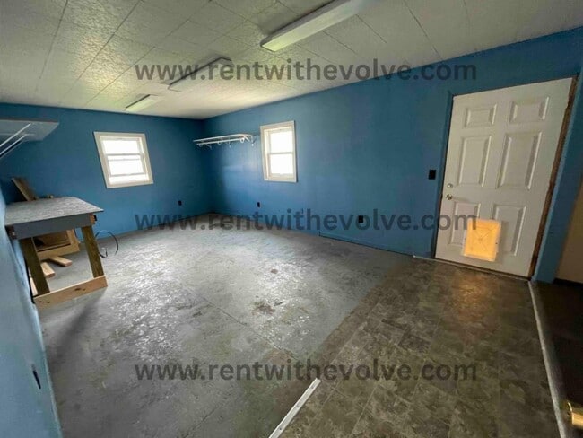 Building Photo - 4603 S Bloomingport Rd