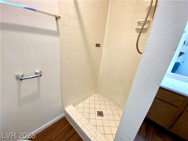 Building Photo - 2 Bed 2 Bth condo unit close to UNLV-***2 WEEKS FREE***