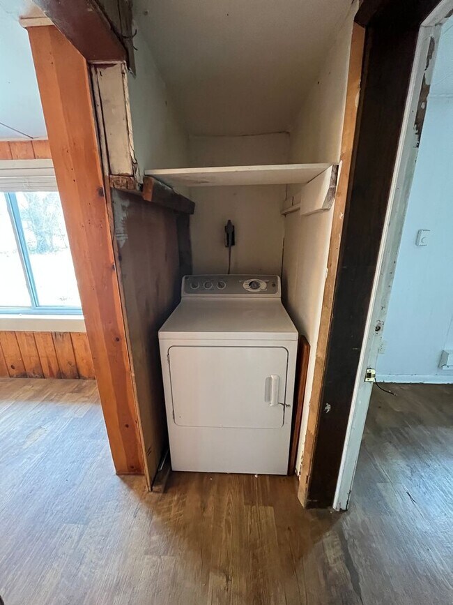 Building Photo - 3 Bedroom 1 Bathroom Ranch in East Denver!