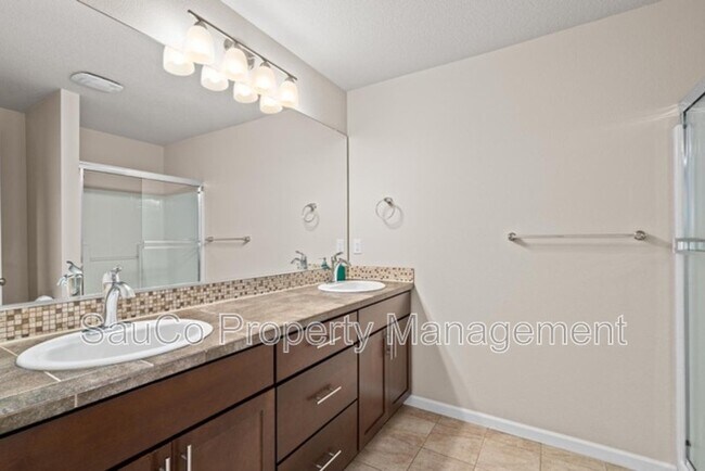 Building Photo - 7595 NW 170th Ave
