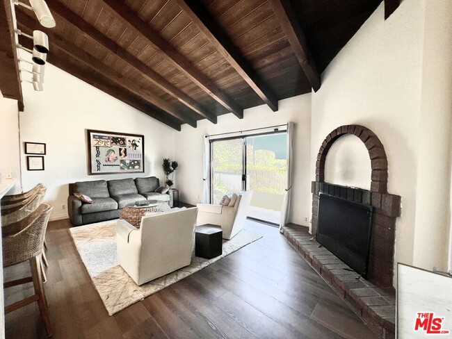 Building Photo - 3636 Malibu Country Dr