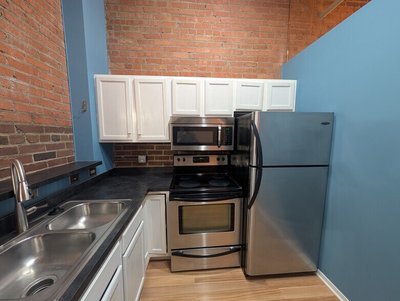 Kitchen - Appliances - 200 Main St