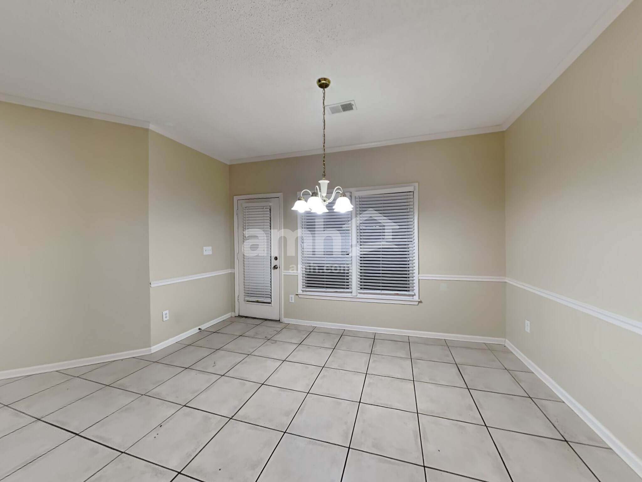 Building Photo - 2713 Country Glade Cv N