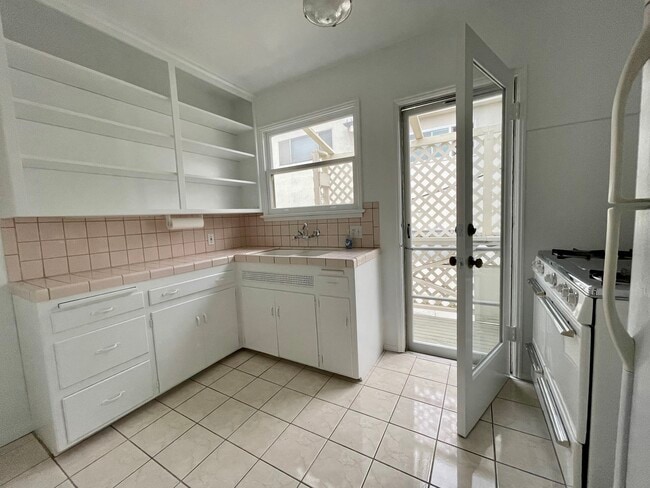 Kitchen (new paint) - 1008 6th St