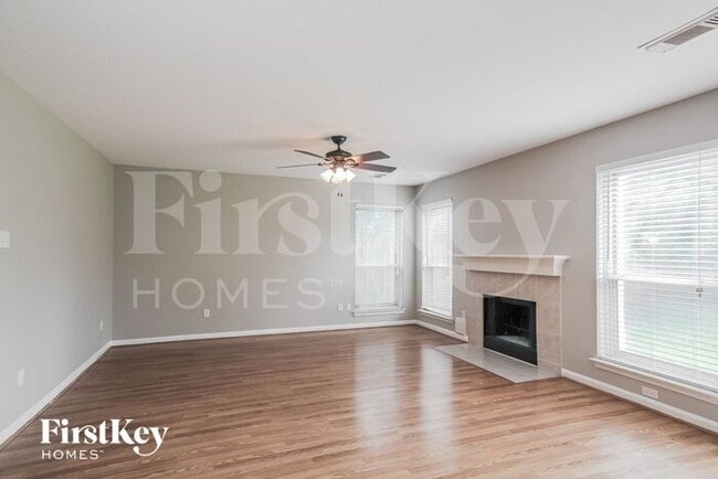 Building Photo - 14827 Willow Hearth Dr
