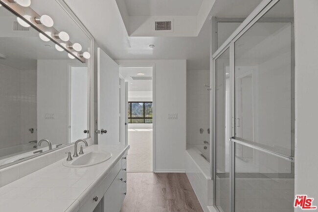 Building Photo - 10551 Wilshire Blvd
