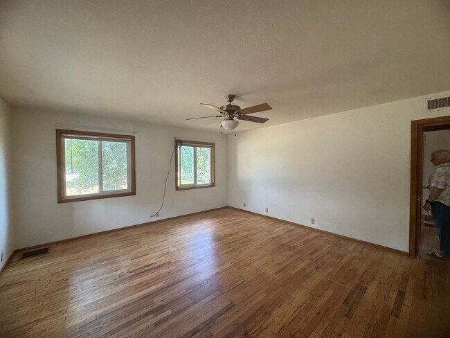 Building Photo - Spacious 2 Bedroom 2 Bath Living Room and Great Room