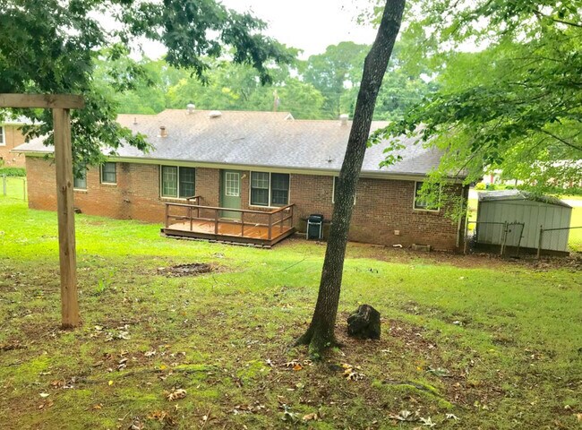 Building Photo - 104 Morningside Dr