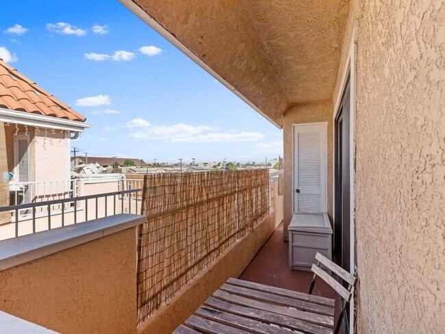 Building Photo - 1168 E 10th St