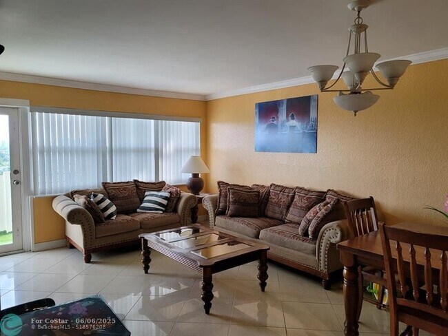 Building Photo - 401 Golden Isles Dr