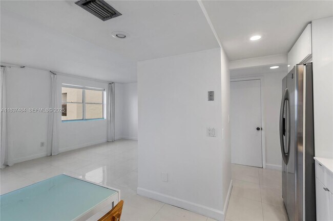 Building Photo - 1390 Ocean Dr