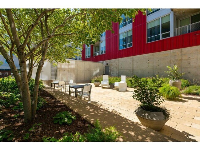 Building Photo - 901 S 2nd St