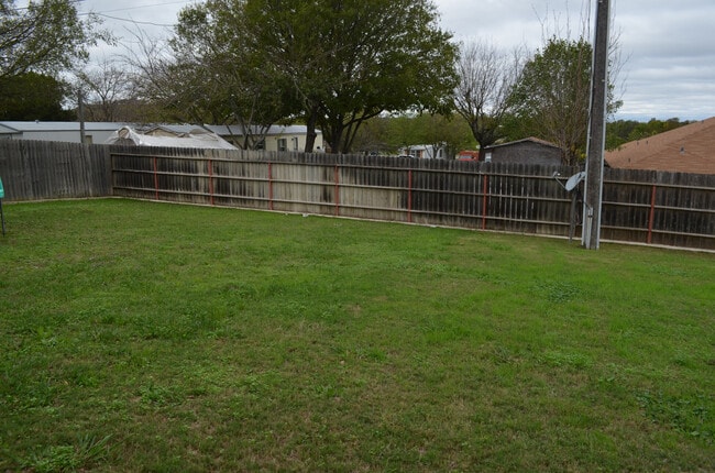 Building Photo - 912Rebecca