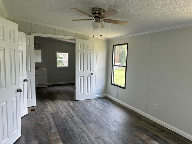 Building Photo - 1036 Millfield Rd.