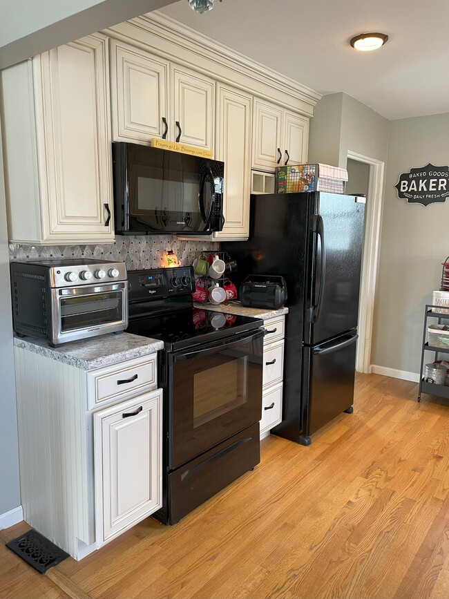 Building Photo - 2900 Oak Ave