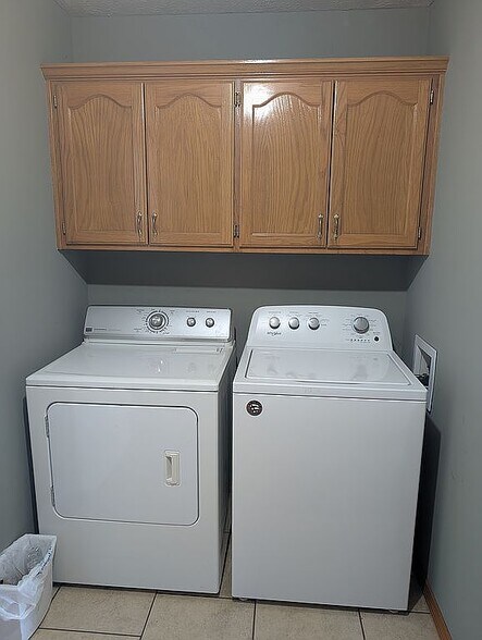 Building Photo - 7060 W Lone Oak St