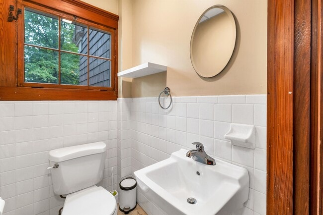 Building Photo - 44 Neighbors Row