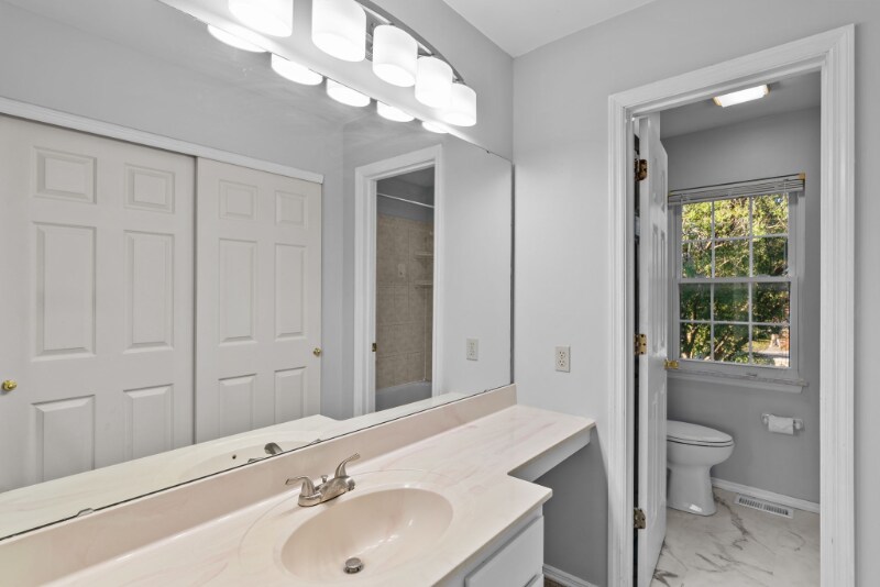 Building Photo - 2 Coachman Ct