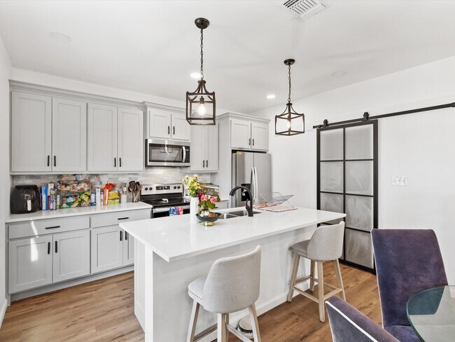 Building Photo - 3517 Mission St