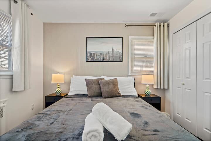 Building Photo - 9103 Columbia Ave