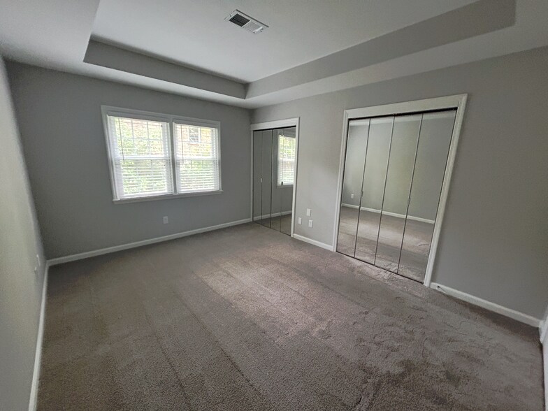 Building Photo - 3229 W End Cir