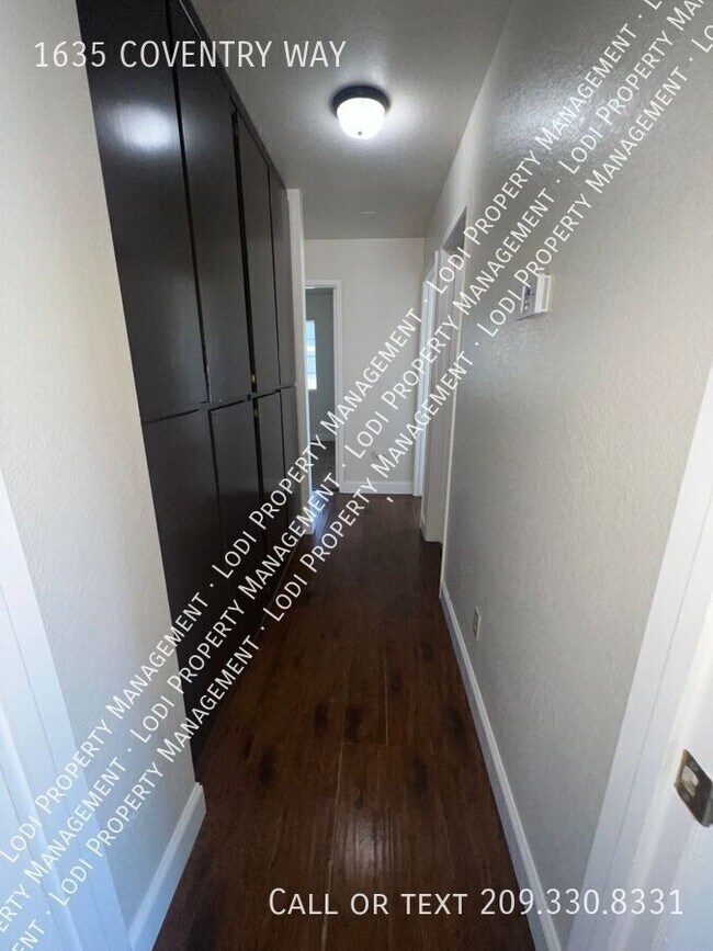 Building Photo - 1635 Coventry Way