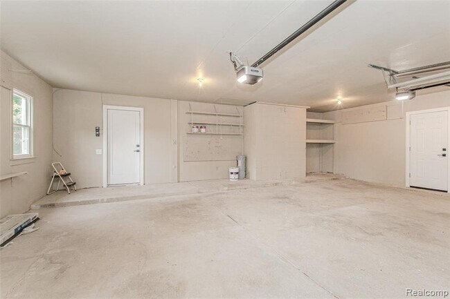 Building Photo - 21993 Riverview Dr