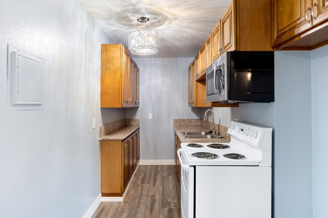 Building Photo - Rose Gardens