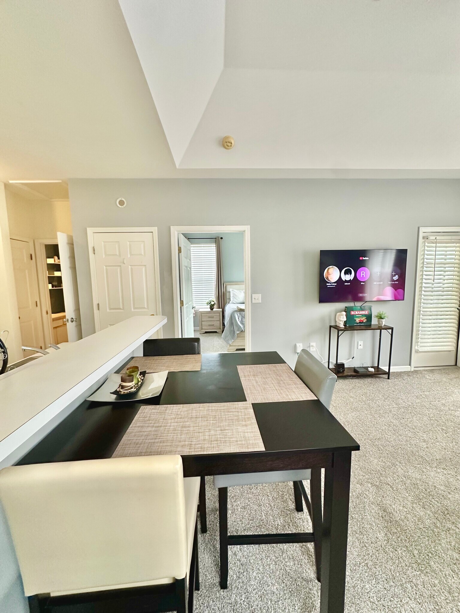 Building Photo - 1286 River Oaks Dr