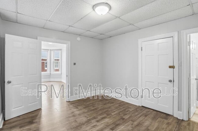 Building Photo - 207 N Mulberry St