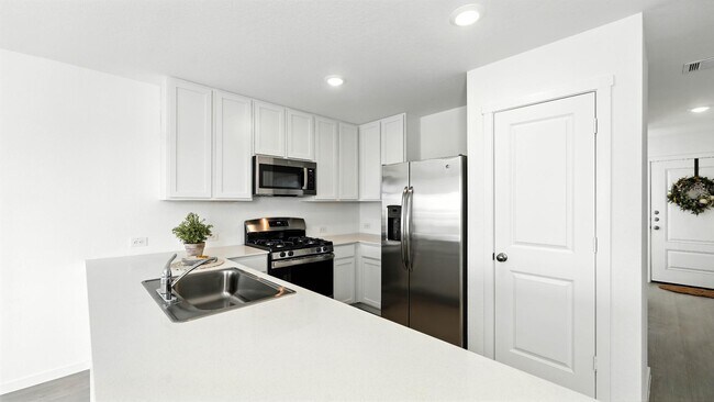 Building Photo - 764 Horsetail Ln