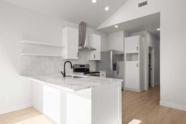 Building Photo - 306 Ave P