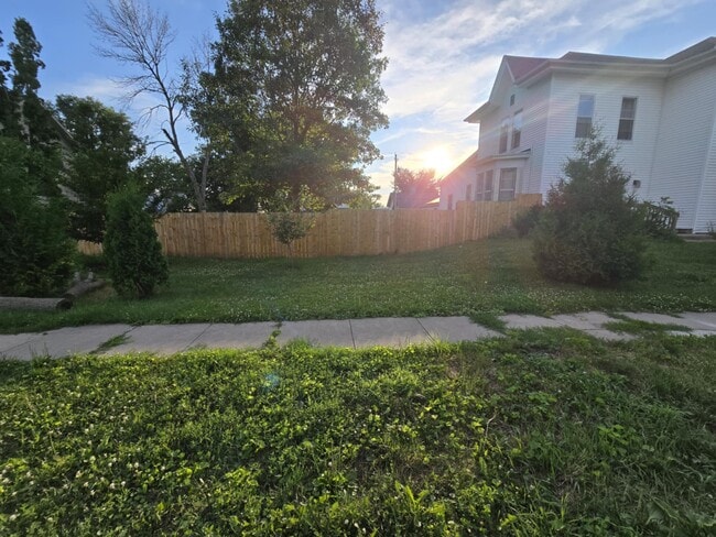Primary Photo - 207 4th St N