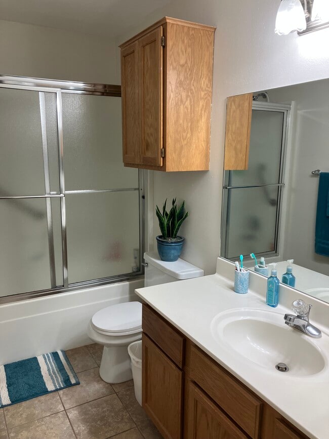 Building Photo - 8675 Golf Creek Dr