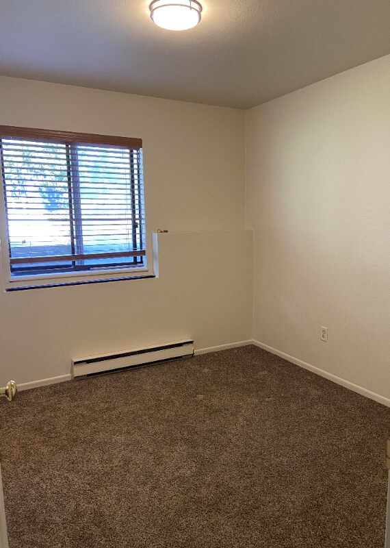 Building Photo - 3500 Rolling Green Dr