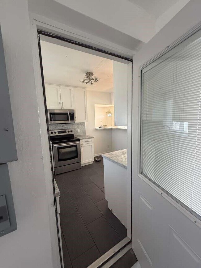 Building Photo - 2815 Van Buren St