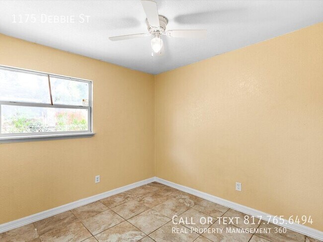 Building Photo - 1175 Debbie Dr