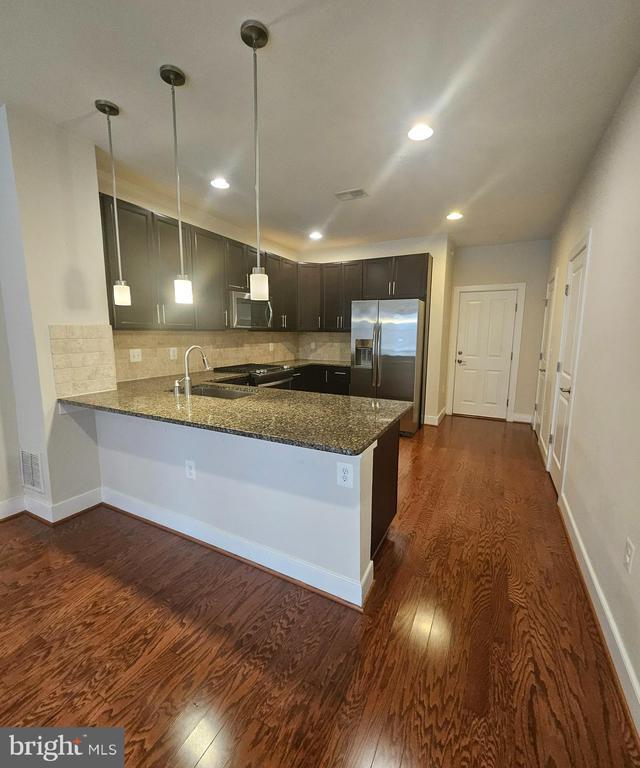 Building Photo - 620 E Howell Ave