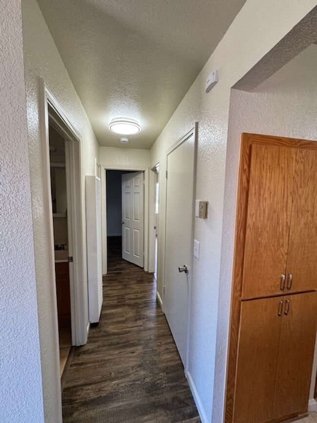 Building Photo - Single Level, Anderson Duplex near Shopping