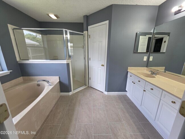 Building Photo - 739 Wakemont Dr