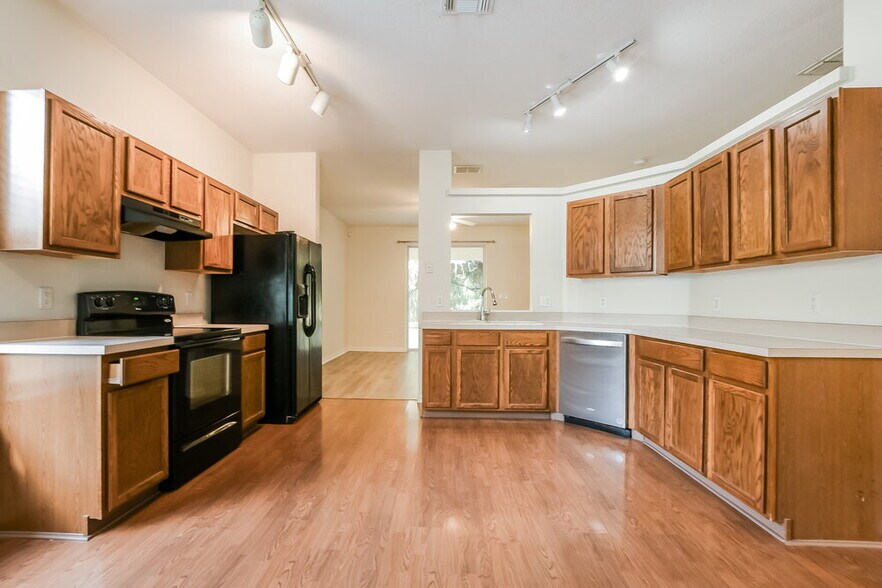 Building Photo - 1174 Dekleva Dr